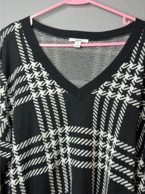 Bar III Black & White V-Neck Plaid Knit Sweater